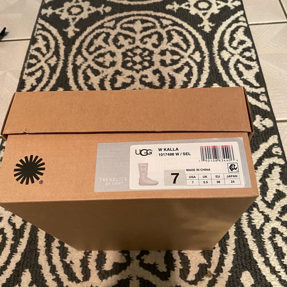 Brand new knit uggs size7